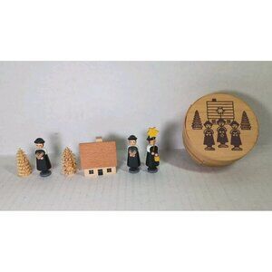 VTG Erzgebirge Miniature Wooden German Carolers Church Set W/ Box Germany 1970's